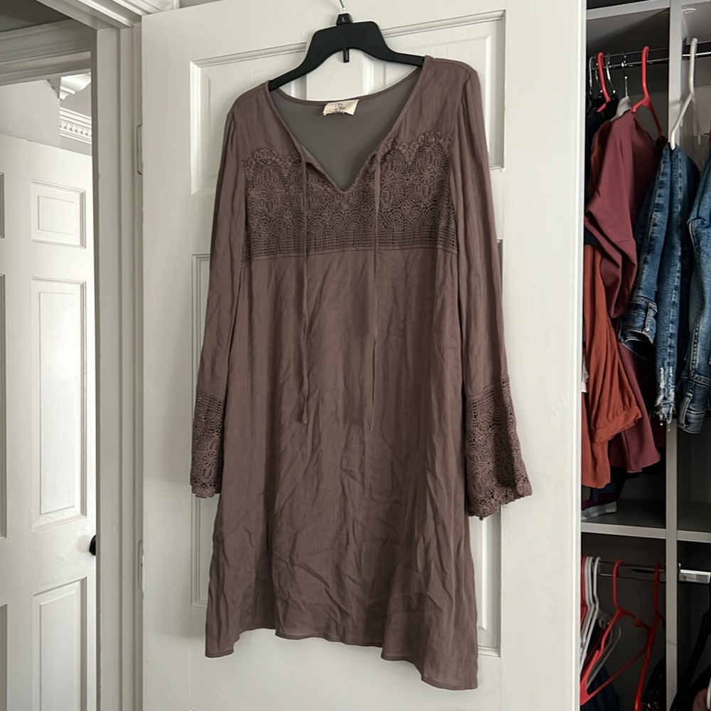 Gray/brownish dress
